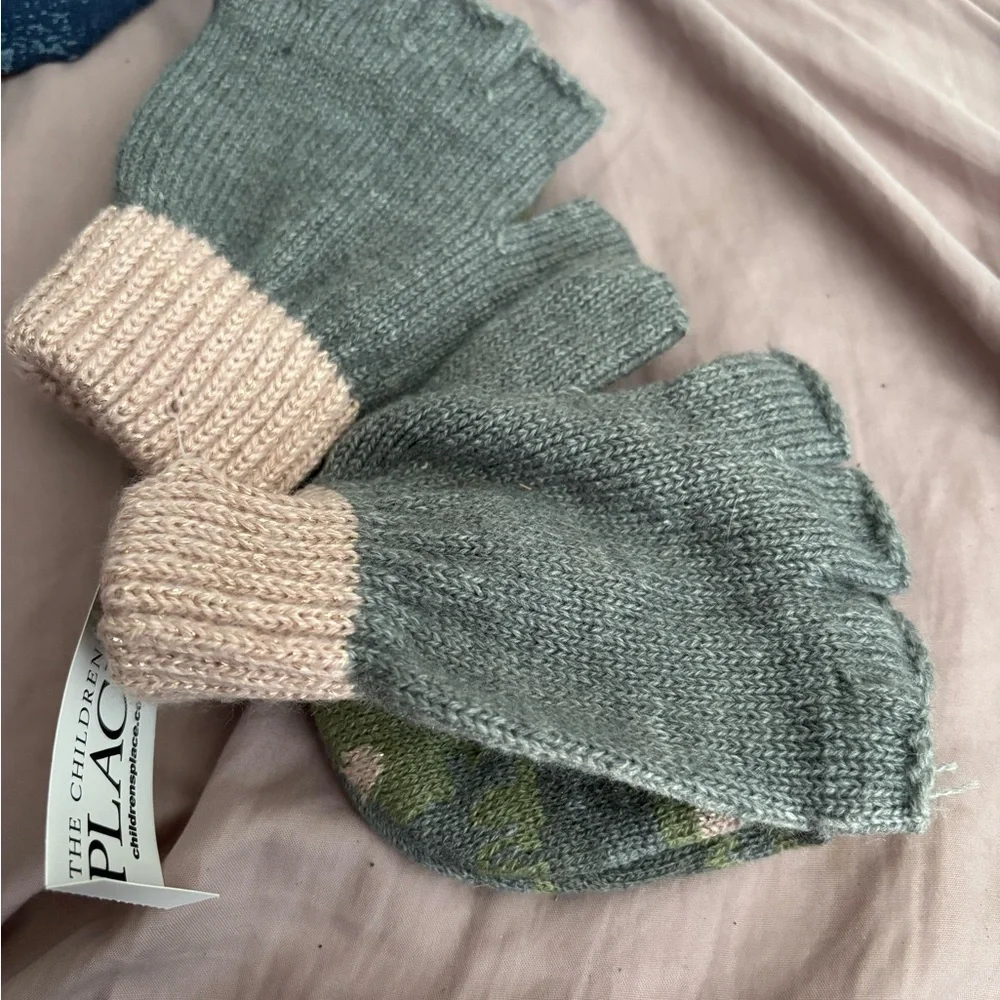 The Children's Place Gray and Pink Star Mittens